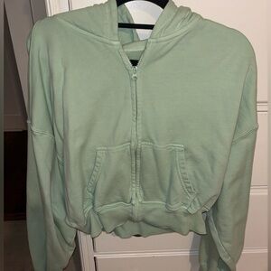 Daily trills zip up